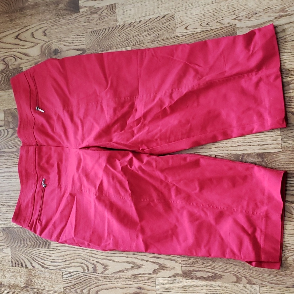 (14) Cleo Petites Solid Color Capris